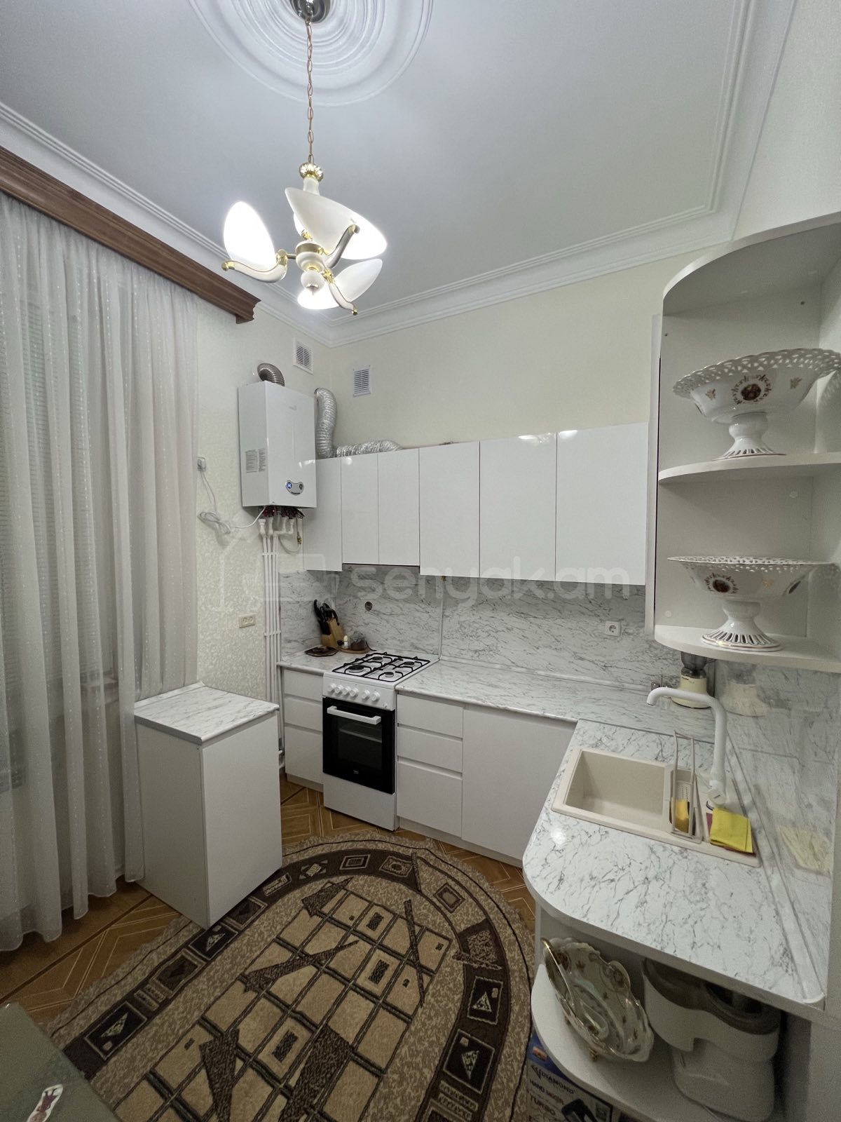 2 Սենյականոց Բնակարան Քարե Շենքում, 70քմ, 3/5 հարկ, Նորմալ Վիճակում, Կահավորված