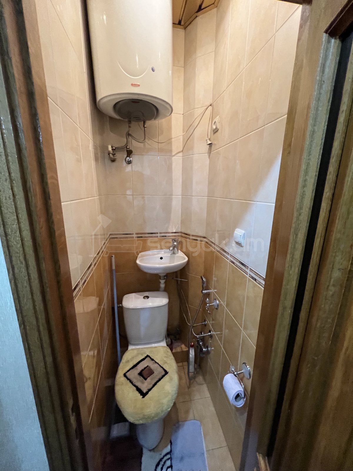 2 Սենյականոց Բնակարան Քարե Շենքում, 70քմ, 3/5 հարկ, Նորմալ Վիճակում, Կահավորված