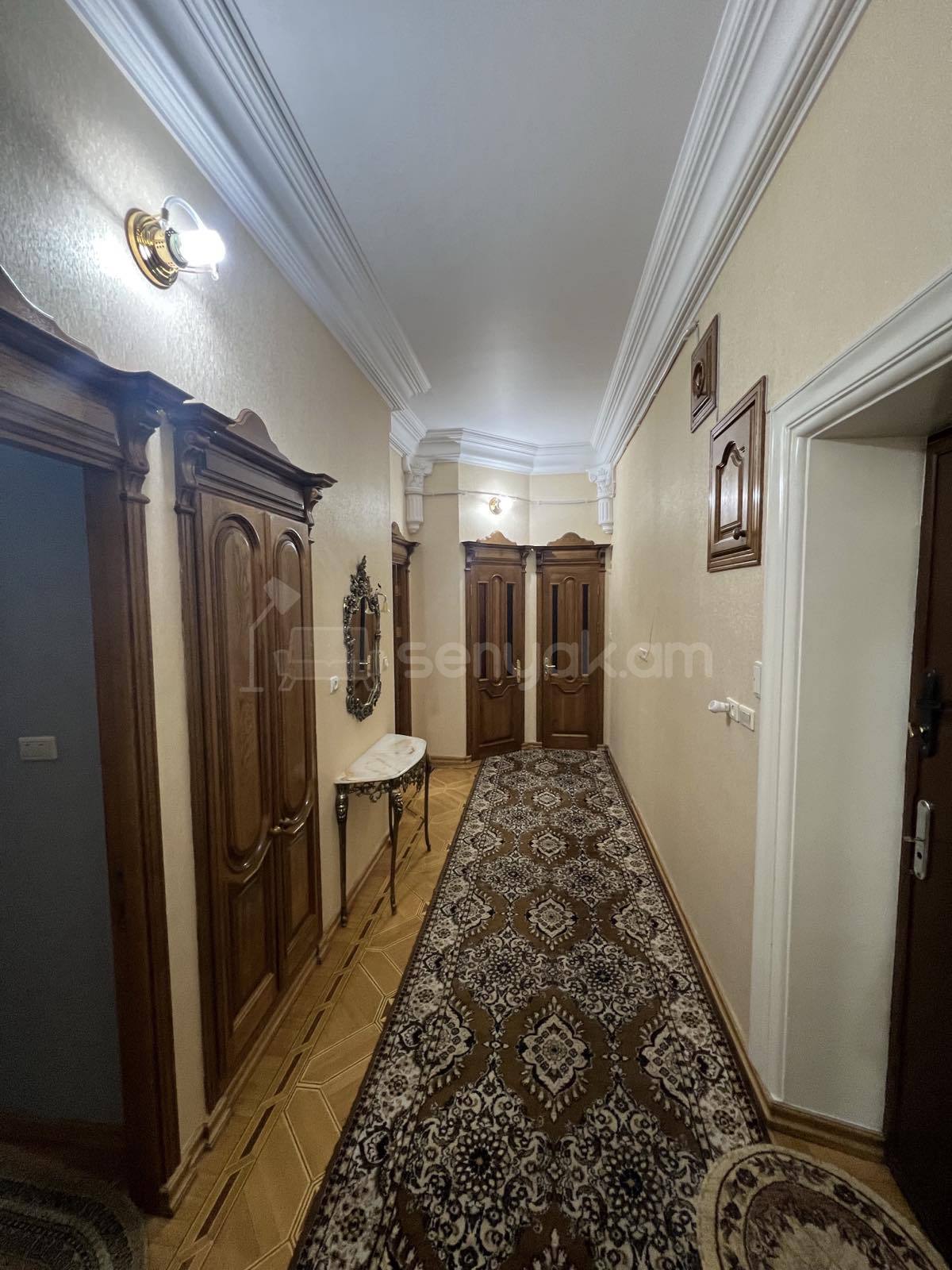 2 Սենյականոց Բնակարան Քարե Շենքում, 70քմ, 3/5 հարկ, Նորմալ Վիճակում, Կահավորված