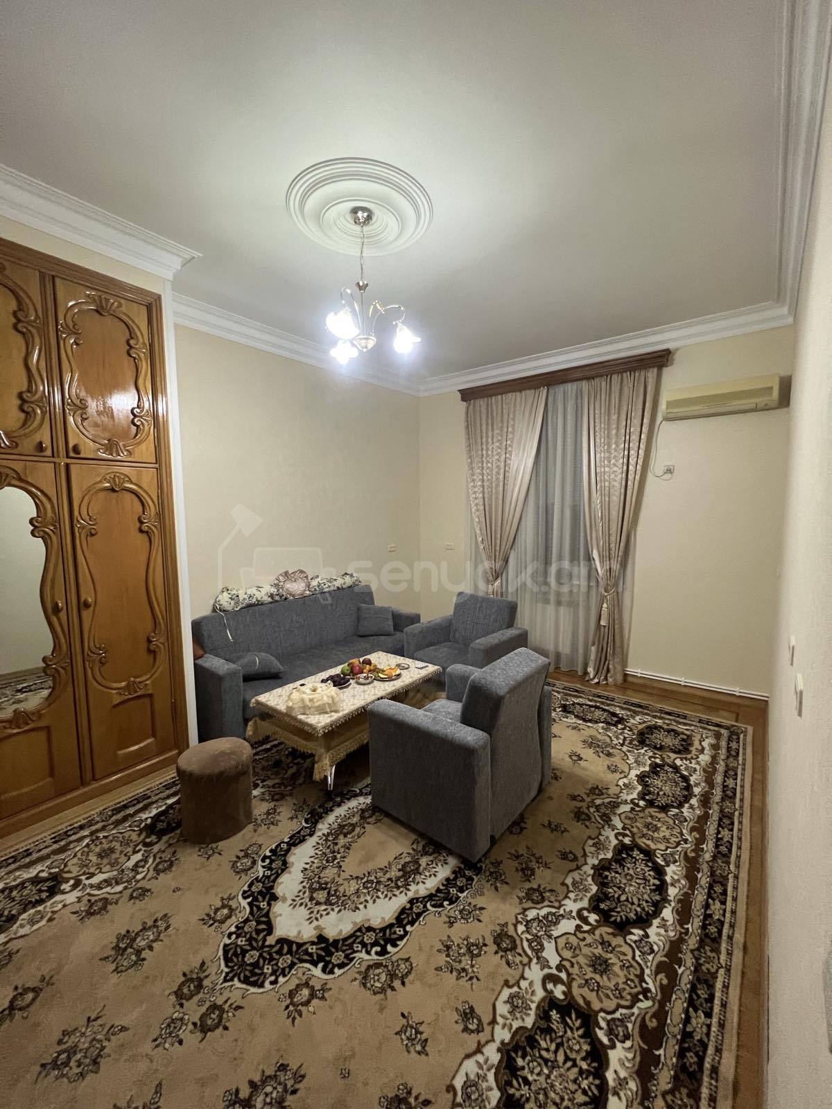 2 Սենյականոց Բնակարան Քարե Շենքում, 70քմ, 3/5 հարկ, Նորմալ Վիճակում, Կահավորված, Արևկող