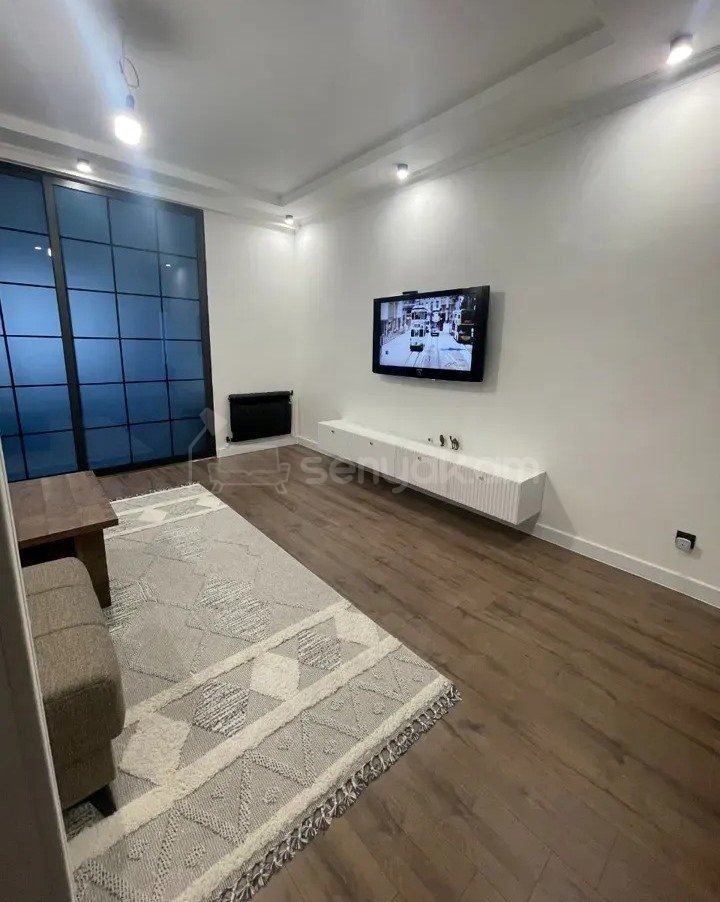 3 Սենյականոց Բնակարան Քարե Շենքում, 73քմ, 5/5 հարկ, Կապիտալ Վերանորոգված