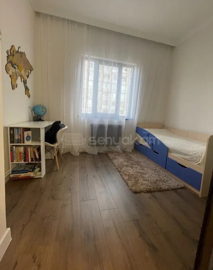 3 Սենյականոց Բնակարան Քարե Շենքում, 73քմ, 5/5 հարկ, Կապիտալ Վերանորոգված