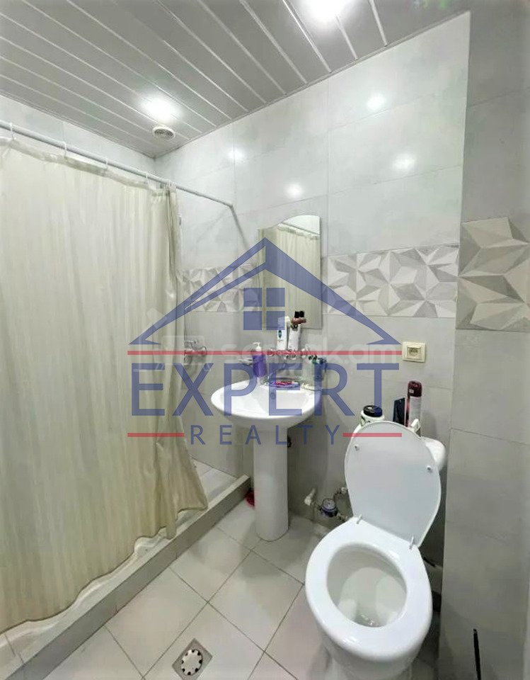3 Սենյականոց Բնակարան Քարե Շենքում, 73քմ, 3/6 հարկ, Կապիտալ Վերանորոգված