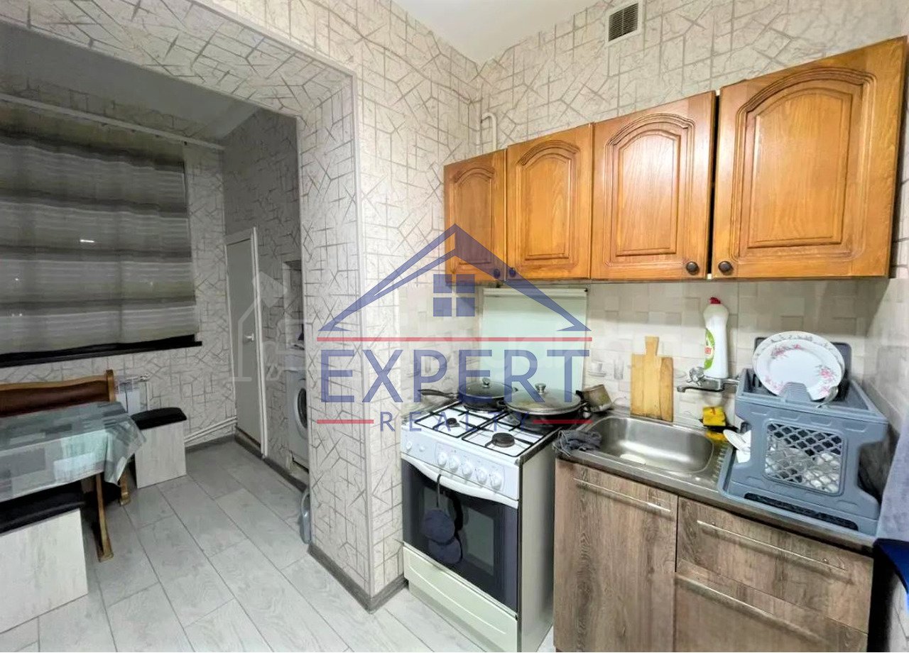 3 Սենյականոց Բնակարան Քարե Շենքում, 73քմ, 3/6 հարկ, Կապիտալ Վերանորոգված