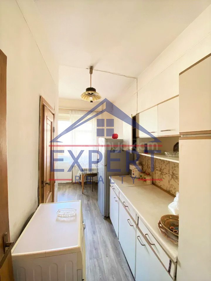 3 Սենյականոց Բնակարան Քարե Շենքում, 76քմ, 3/5 հարկ, Նորմալ Վիճակում