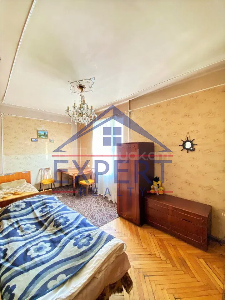 3 Սենյականոց Բնակարան Քարե Շենքում, 76քմ, 3/5 հարկ, Նորմալ Վիճակում