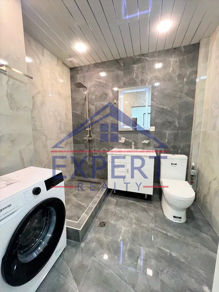 3 Սենյականոց Բնակարան Քարե Շենքում, 69քմ, 5/5 հարկ, Կապիտալ Վերանորոգված