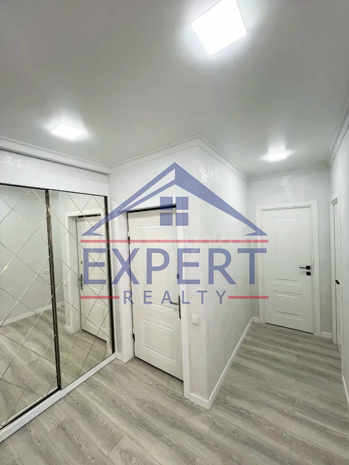3 Սենյականոց Բնակարան Քարե Շենքում, 69քմ, 5/5 հարկ, Կապիտալ Վերանորոգված