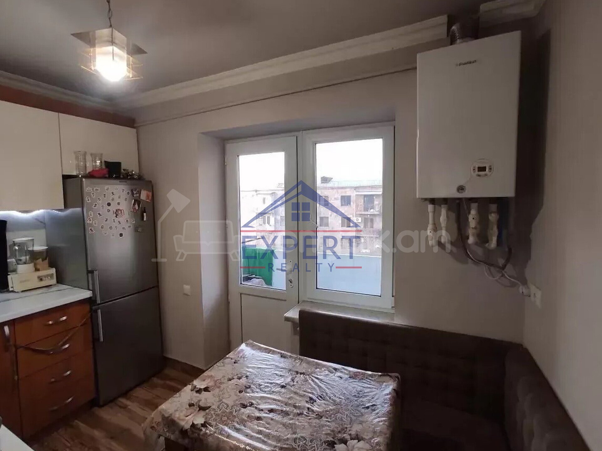 3 Սենյականոց Բնակարան Քարե Շենքում, 76քմ, 5/5 հարկ, Կապիտալ Վերանորոգված