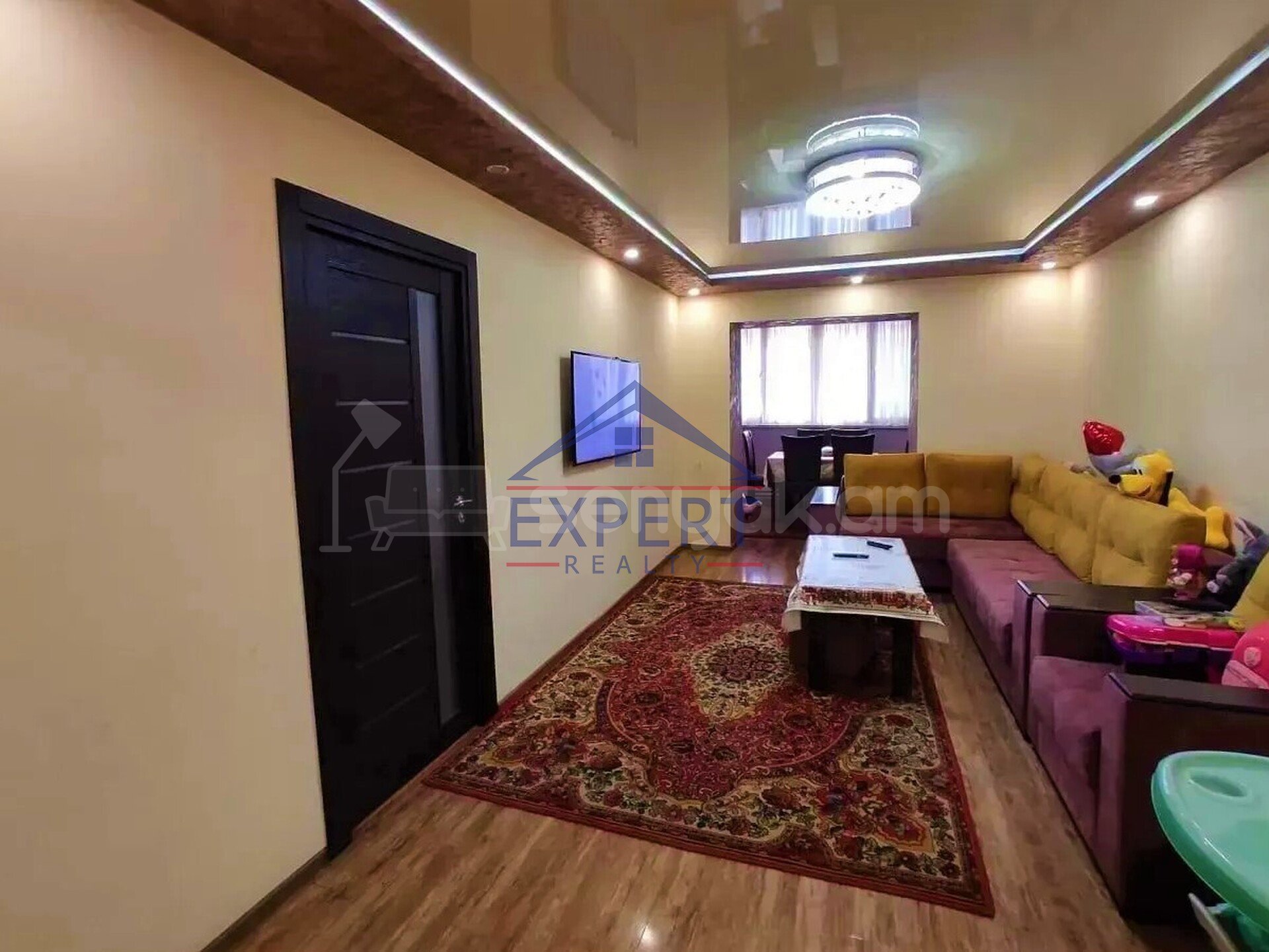 3 Սենյականոց Բնակարան Քարե Շենքում, 76քմ, 5/5 հարկ, Կապիտալ Վերանորոգված
