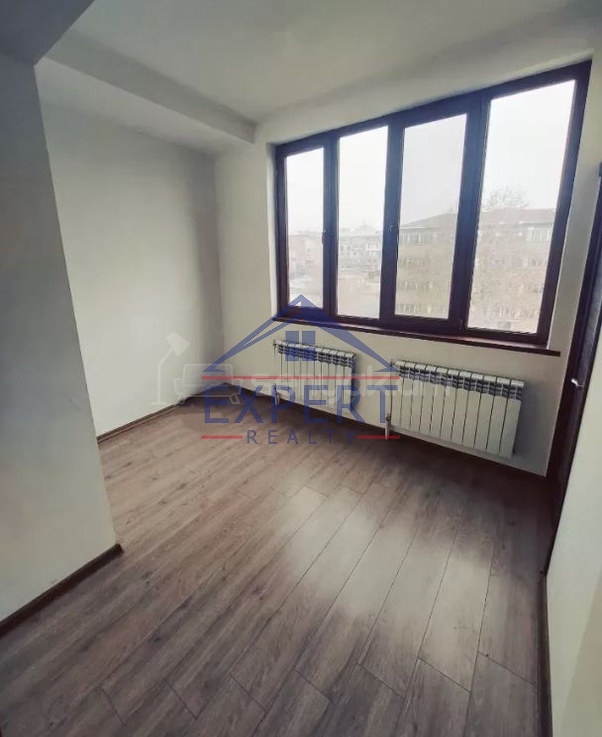 5 Սենյականոց Բնակարան Քարե Շենքում, 118քմ, 5/5 հարկ, Կապիտալ Վերանորոգված