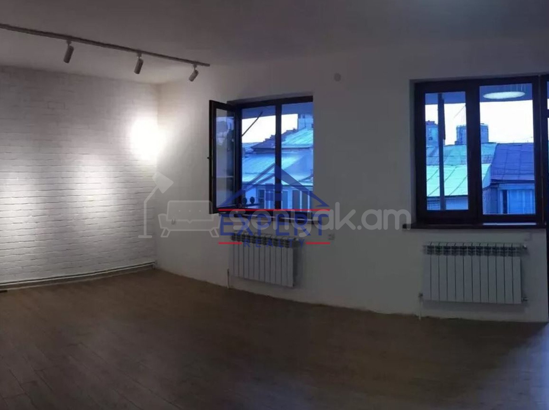 5 Սենյականոց Բնակարան Քարե Շենքում, 118քմ, 5/5 հարկ, Կապիտալ Վերանորոգված