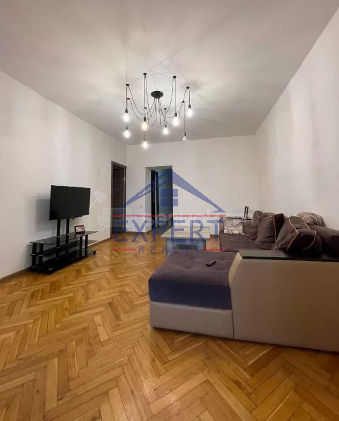 5 Սենյականոց Բնակարան Քարե Շենքում, 118քմ, 5/5 հարկ, Կապիտալ Վերանորոգված