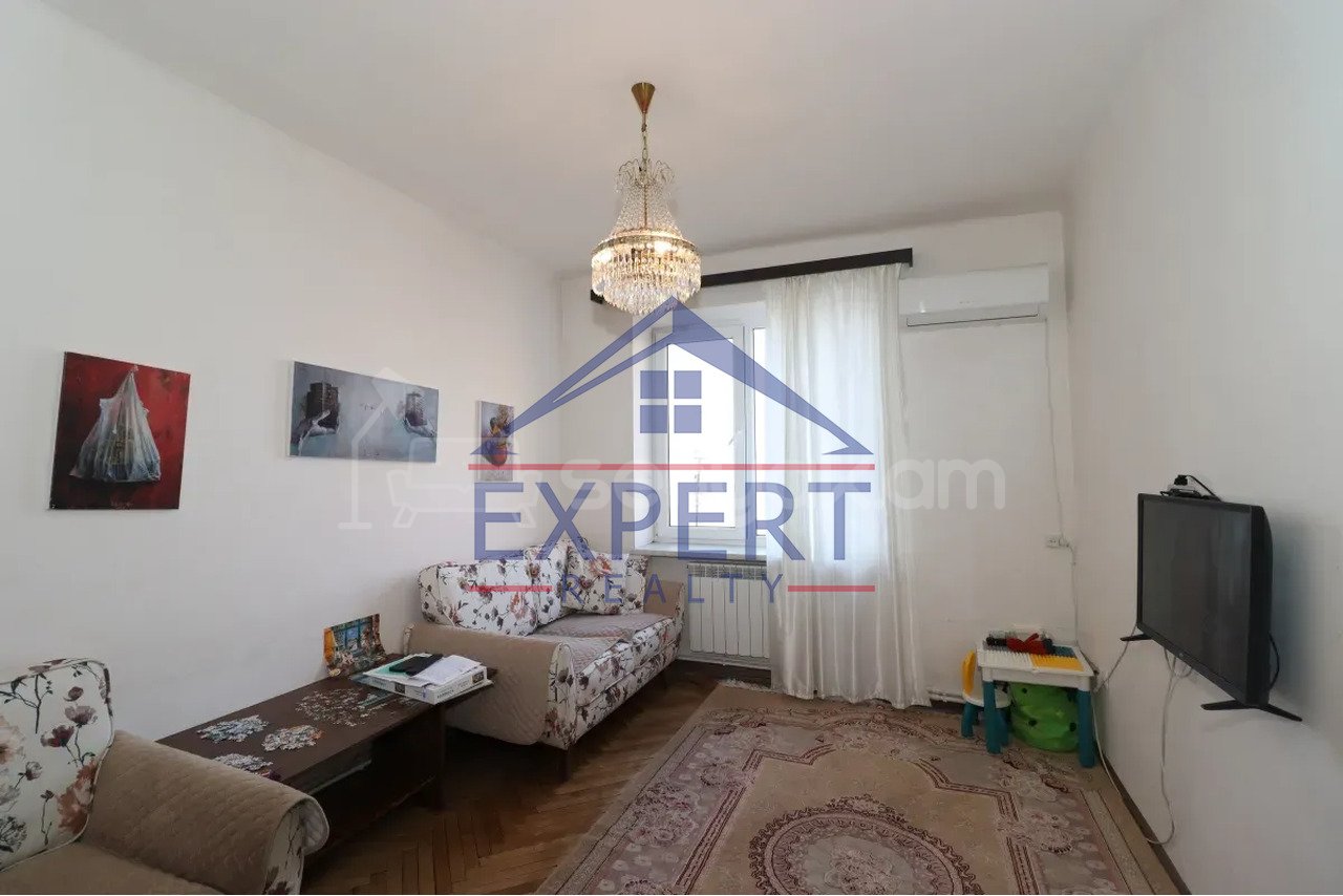 2 Սենյականոց Բնակարան Քարե Շենքում, 57քմ, 2/5 հարկ, Նորմալ Վիճակում