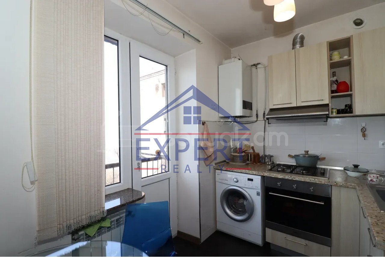 2 Սենյականոց Բնակարան Քարե Շենքում, 57քմ, 2/5 հարկ, Նորմալ Վիճակում