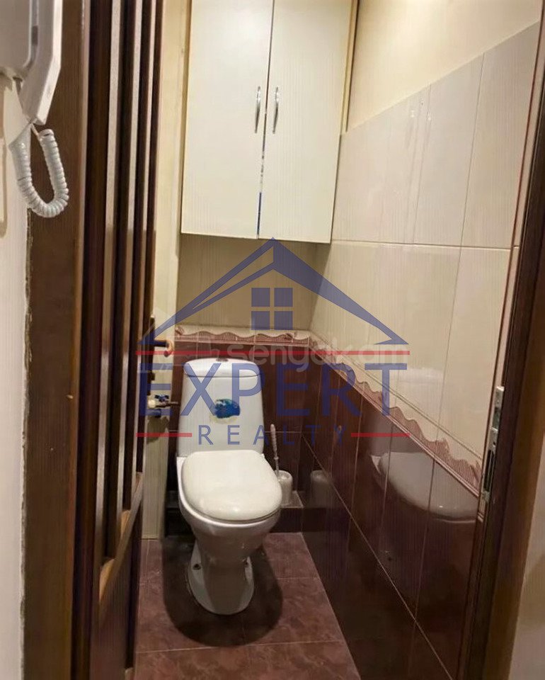 3 Սենյականոց Բնակարան Քարե Շենքում, 67քմ, 2/5 հարկ, Նորմալ Վիճակում