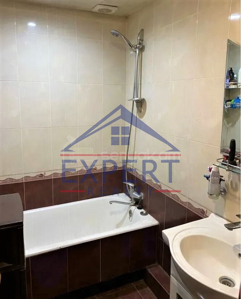 3 Սենյականոց Բնակարան Քարե Շենքում, 67քմ, 2/5 հարկ, Նորմալ Վիճակում