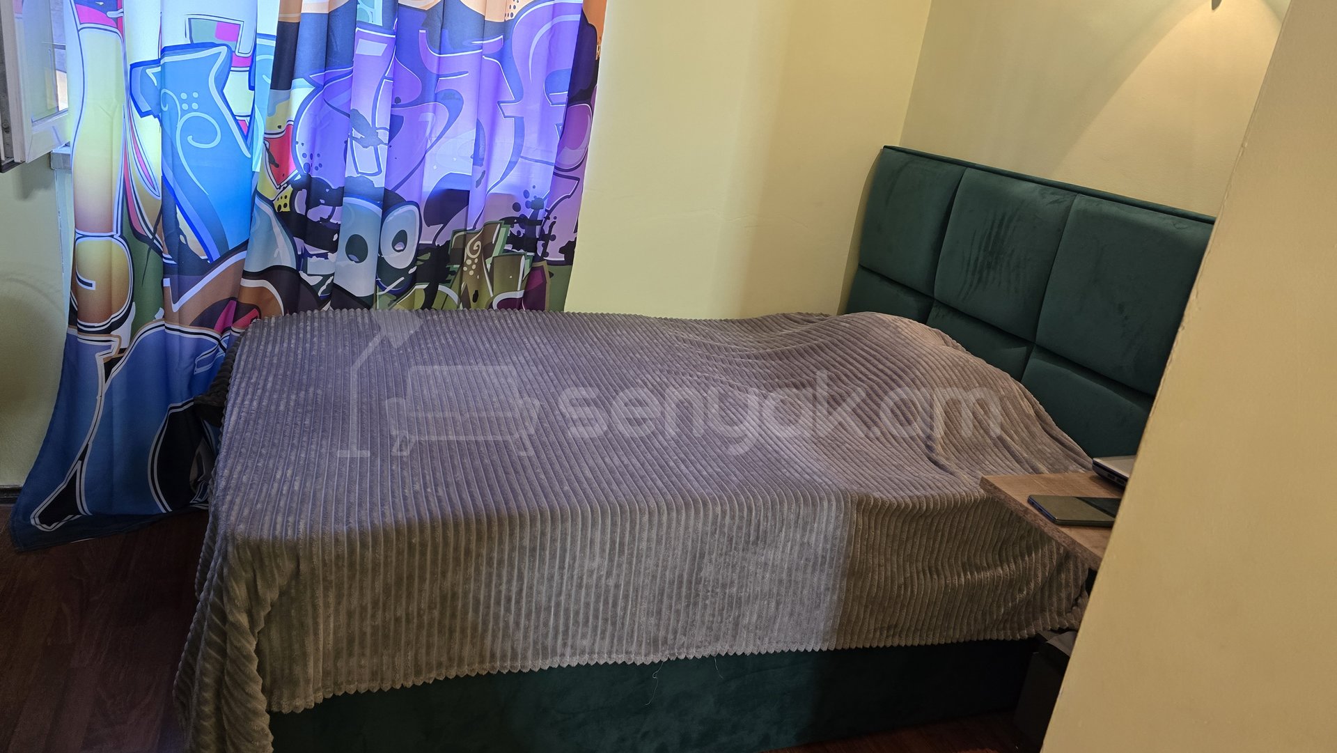 4 Սենյականոց Բնակարան Քարե Շենքում, 85քմ, 1/4 հարկ, Նորմալ Վիճակում