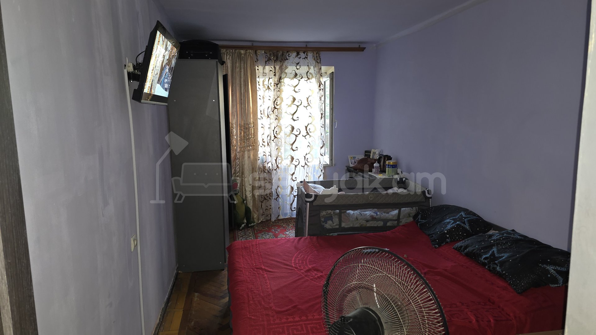 4 Սենյականոց Բնակարան Քարե Շենքում, 85քմ, 1/4 հարկ, Նորմալ Վիճակում