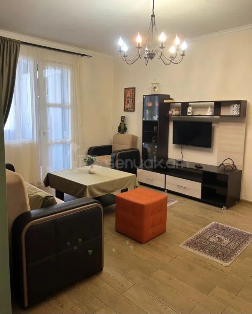 2 Սենյականոց Բնակարան Քարե Շենքում, 46քմ, 4/5 հարկ, Դիզայներական Վերանորոգված, Կահավորված