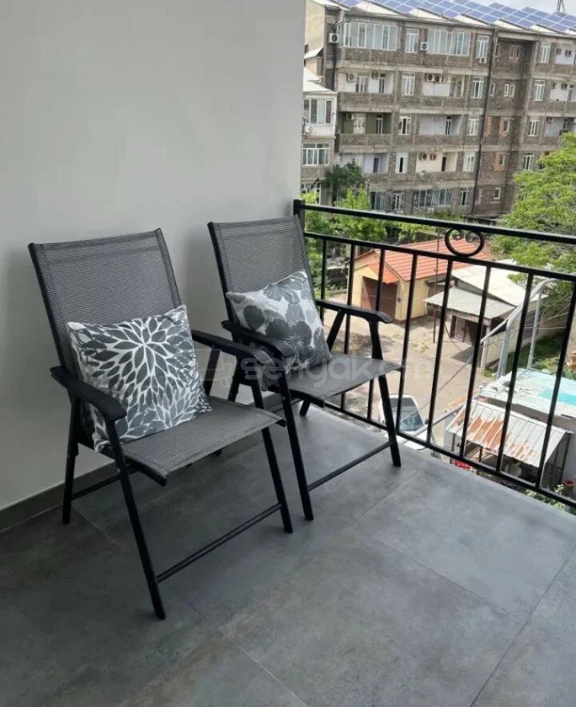 2 Սենյականոց Բնակարան Քարե Շենքում, 46քմ, 4/5 հարկ, Դիզայներական Վերանորոգված, Կահավորված