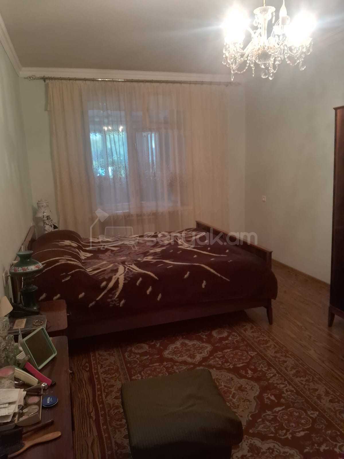 4 Սենյականոց Բնակարան Քարե Շենքում, 102քմ, 5/5 հարկ, Նորմալ Վիճակում