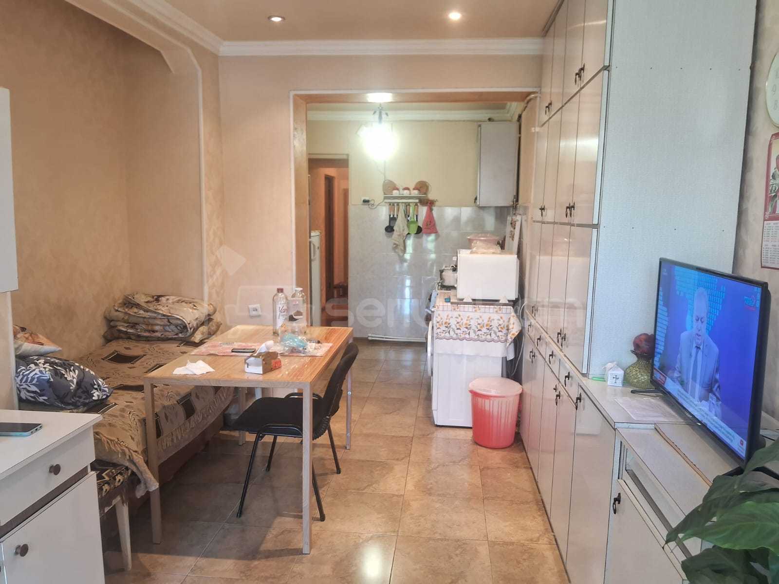 4 Սենյականոց Բնակարան Քարե Շենքում, 102քմ, 5/5 հարկ, Նորմալ Վիճակում