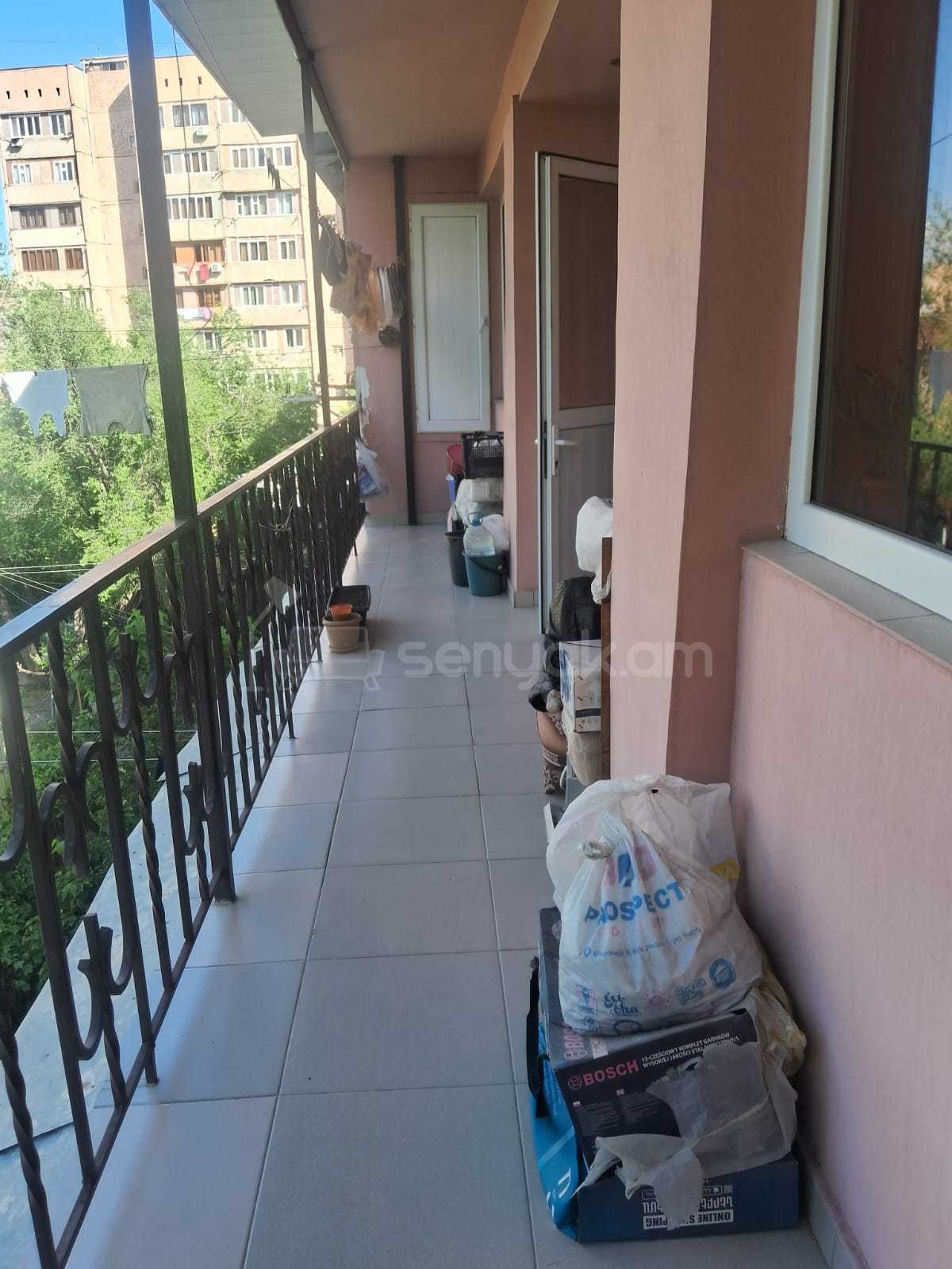 4 Սենյականոց Բնակարան Քարե Շենքում, 102քմ, 5/5 հարկ, Նորմալ Վիճակում