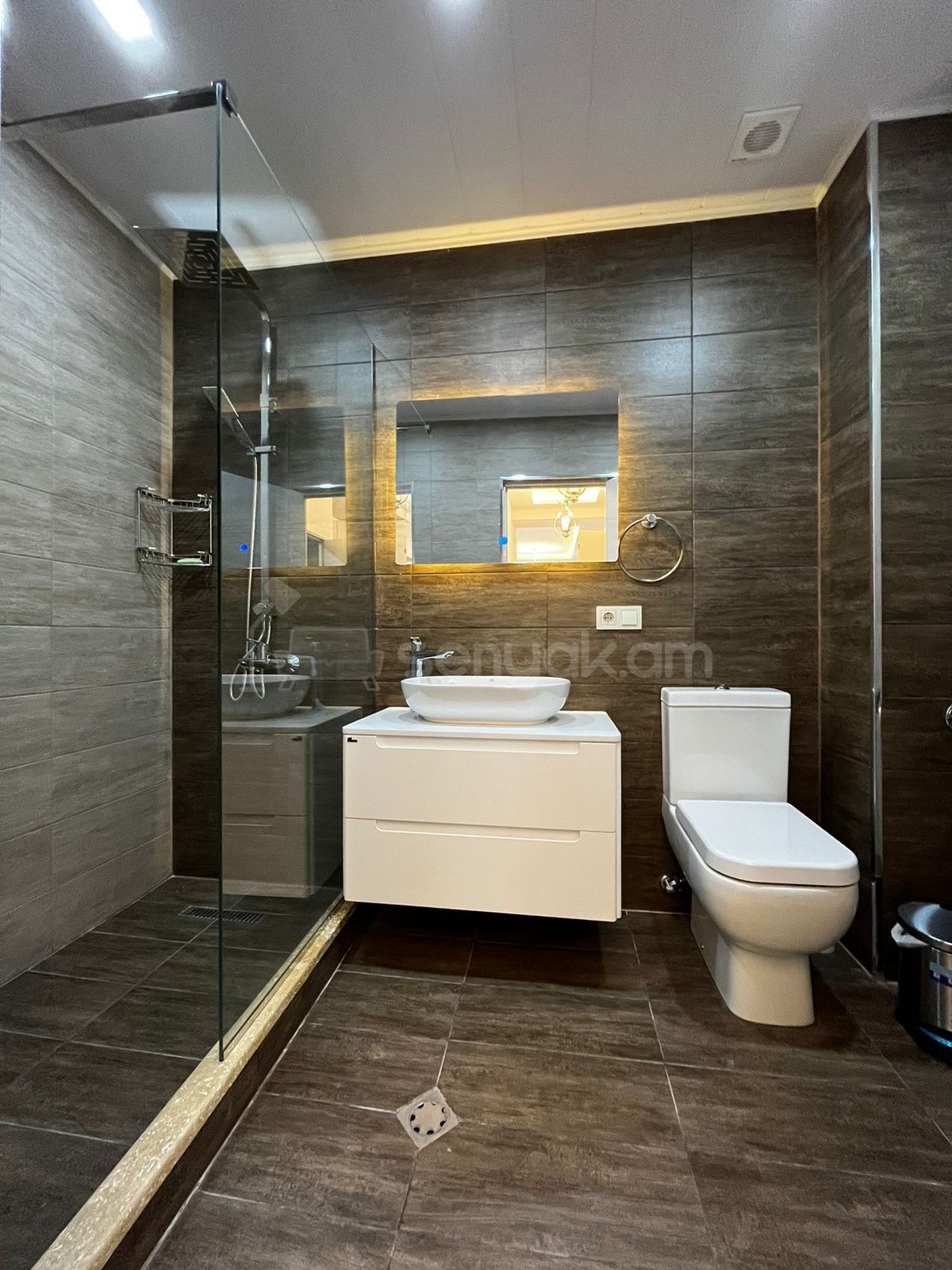 3 Սենյականոց Բնակարան Նորակառույցում, 80քմ, 2/5 հարկ, Կապիտալ Վերանորոգված, Կահավորված, Արևկող