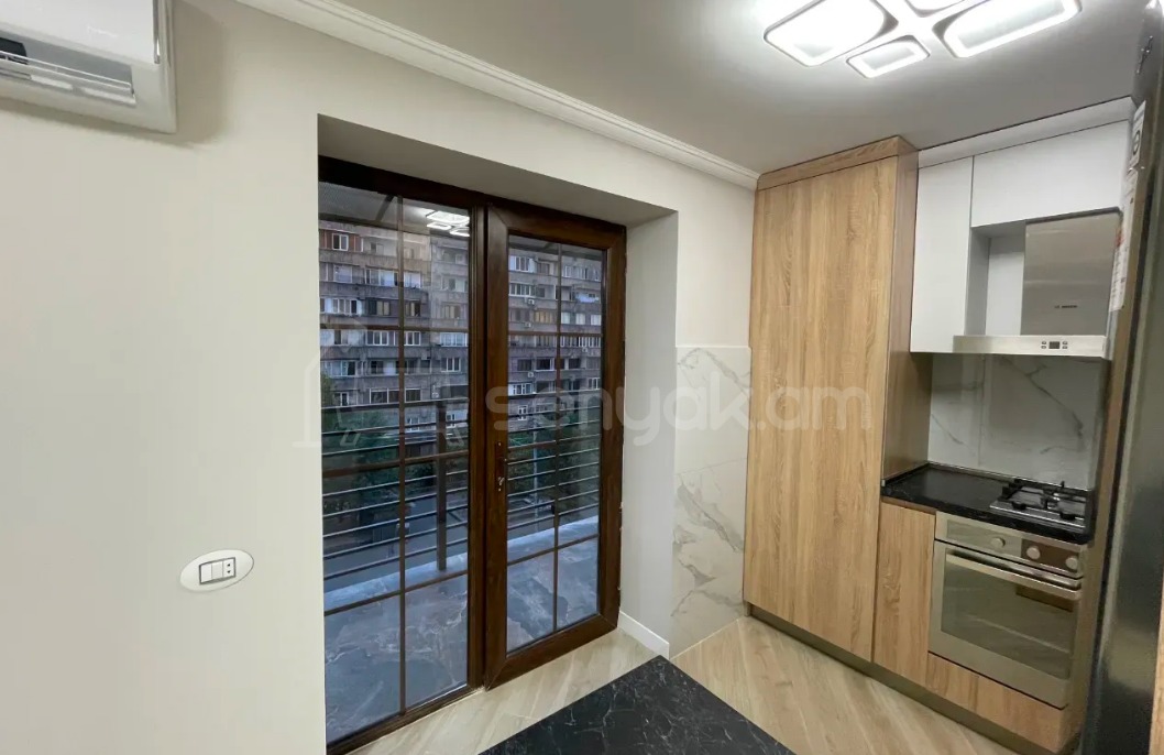 2 Սենյականոց Բնակարան Քարե Շենքում, 60քմ, 5/5 հարկ, Դիզայներական Վերանորոգված, Կահավորված, Արևկող