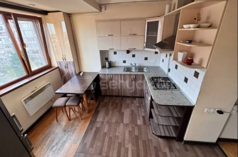 2 Սենյականոց Բնակարան, 43քմ, 5/9 հարկ, Կապիտալ Վերանորոգված, Կահավորված, Արևկող