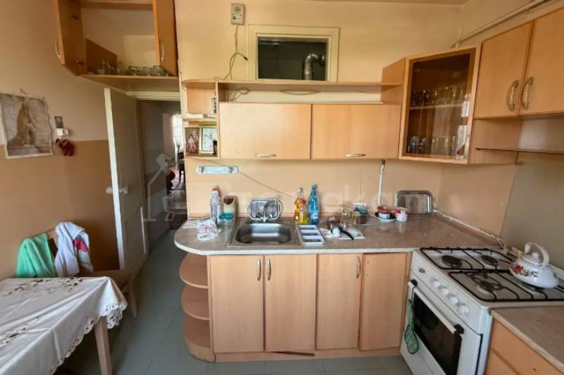 2 Սենյականոց Բնակարան Քարե Շենքում, 57քմ, 4/5 հարկ, Կոսմետիկ Վերանորոգված