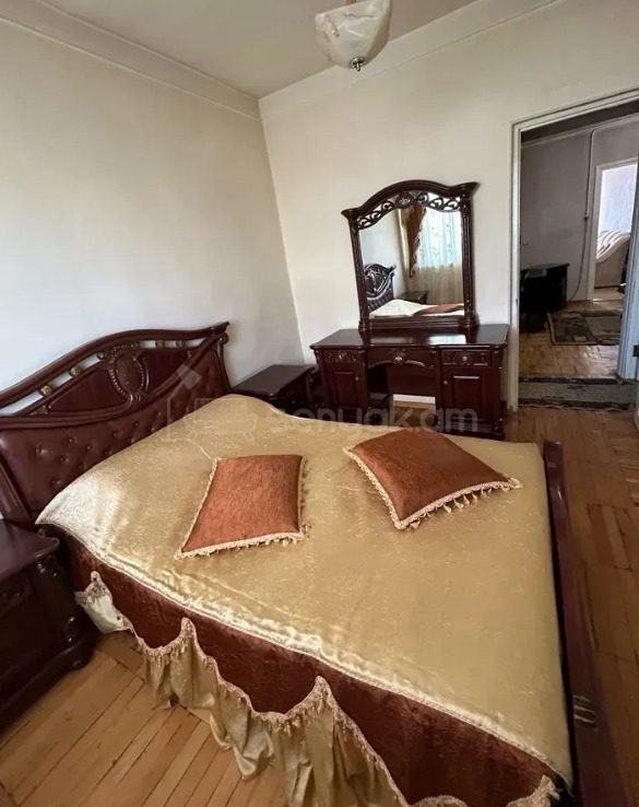 3 Սենյականոց Բնակարան Քարե Շենքում, 90քմ, 5/5 հարկ, Նորմալ Վիճակում, Կահավորված, Արևկող