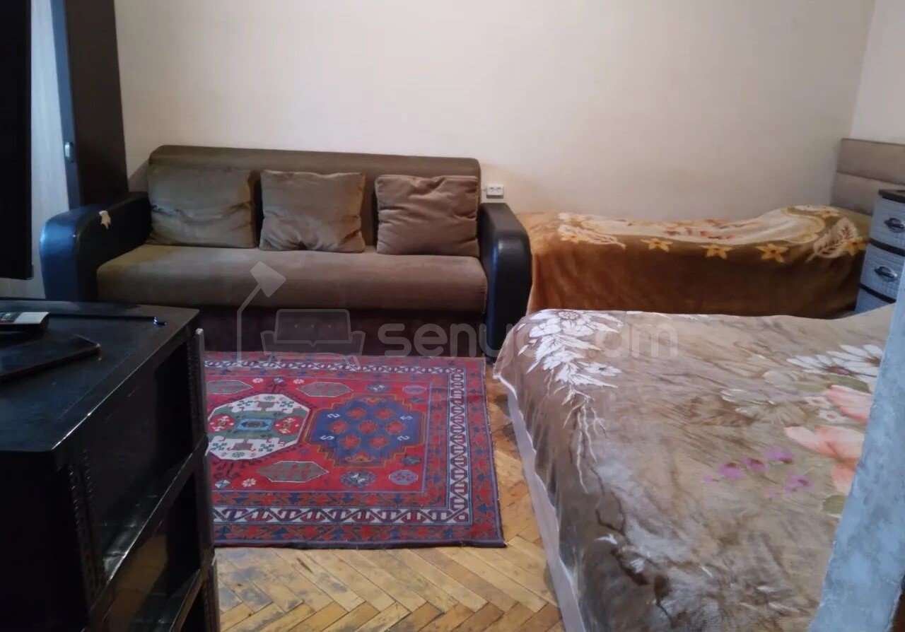 1 Սենյականոց Բնակարան Քարե Շենքում, 34քմ, 4/4 հարկ, Պետական Վիճակում