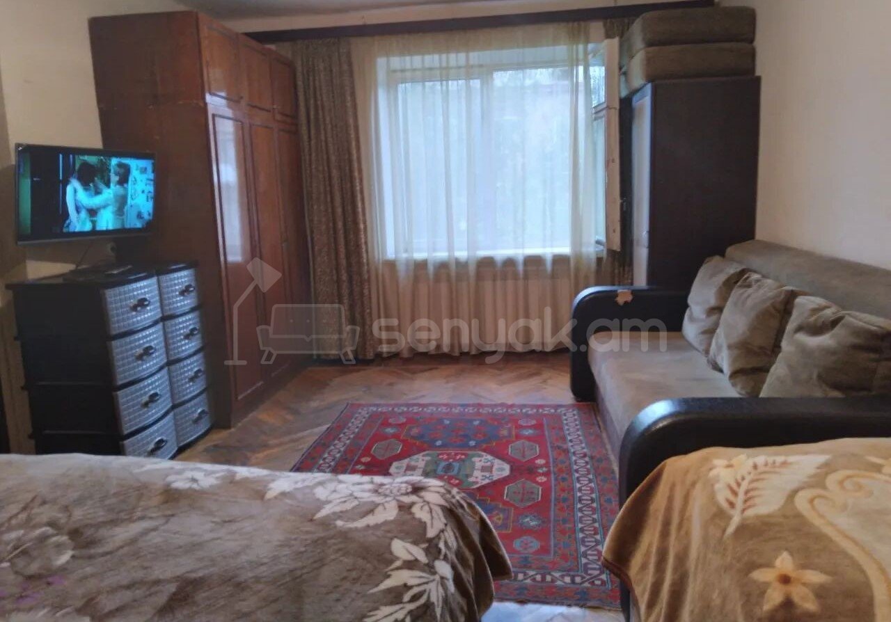 1 Սենյականոց Բնակարան Քարե Շենքում, 34քմ, 4/4 հարկ, Պետական Վիճակում