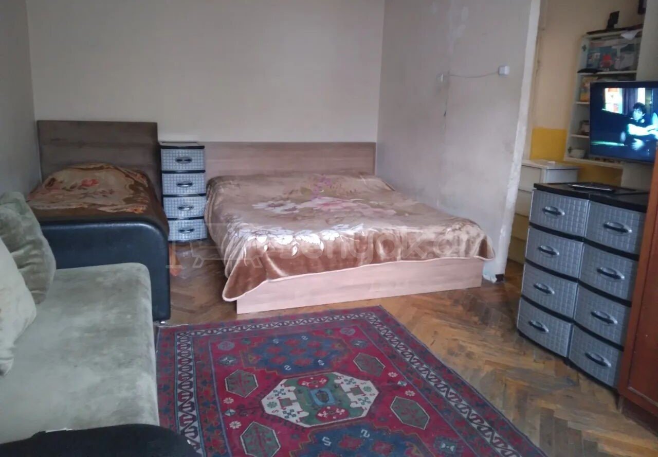 1 Սենյականոց Բնակարան Քարե Շենքում, 34քմ, 4/4 հարկ, Պետական Վիճակում