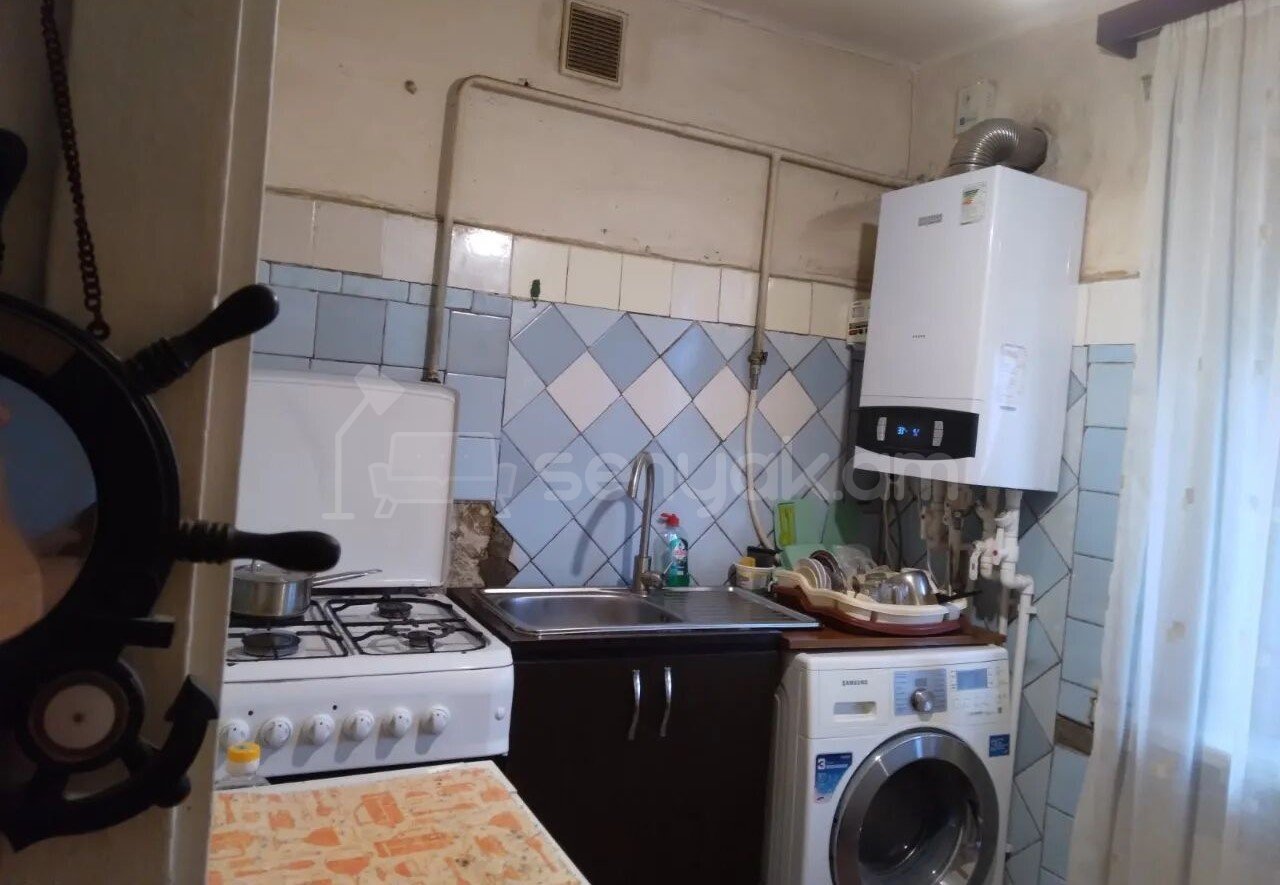 1 Սենյականոց Բնակարան Քարե Շենքում, 34քմ, 4/4 հարկ, Պետական Վիճակում