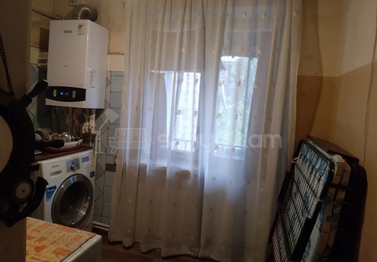 1 Սենյականոց Բնակարան Քարե Շենքում, 34քմ, 4/4 հարկ, Պետական Վիճակում