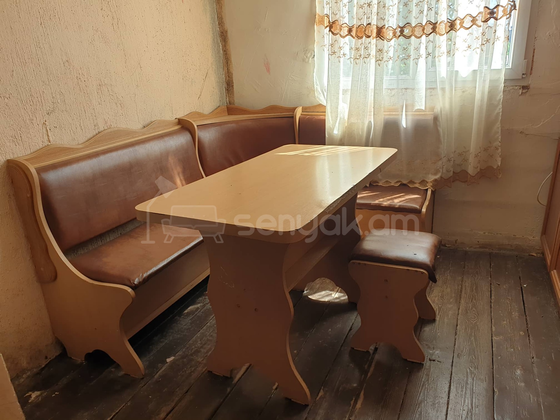 3 Սենյականոց Բնակարան Քարե Շենքում, 54քմ, 4/4 հարկ, Կոսմետիկ Վերանորոգված