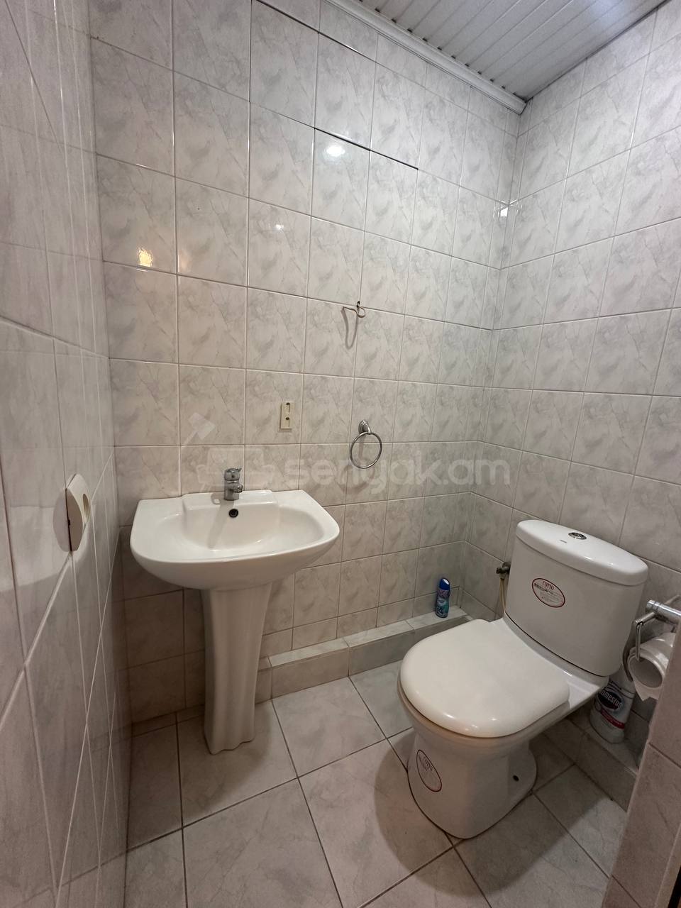 5 Սենյականոց Բնակարան Քարե Շենքում, 122քմ, 2/5 հարկ, Նորմալ Վիճակում