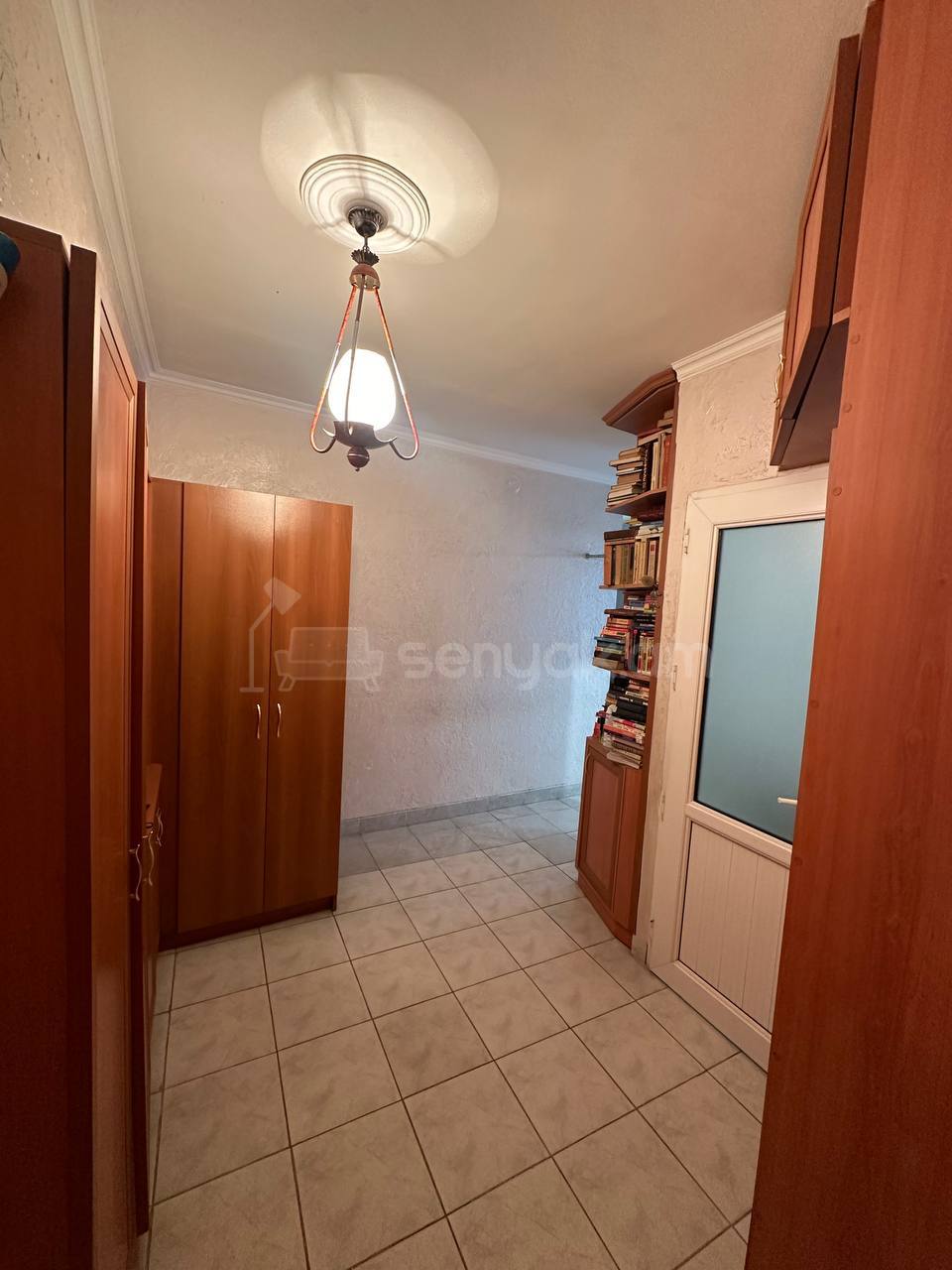 5 Սենյականոց Բնակարան Քարե Շենքում, 122քմ, 2/5 հարկ, Նորմալ Վիճակում