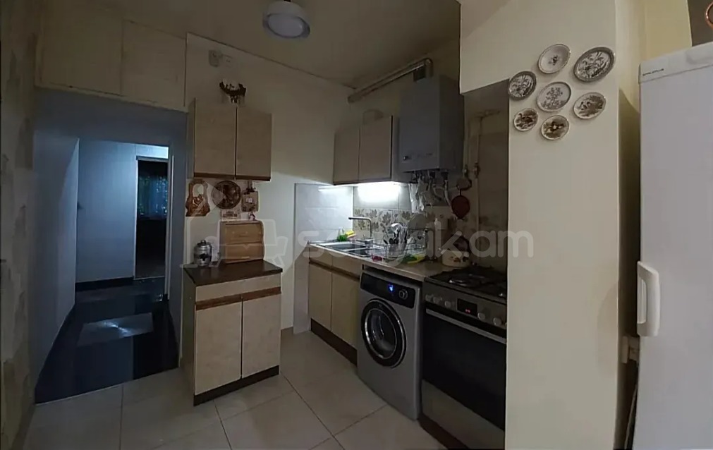 3 Սենյականոց Բնակարան Քարե Շենքում, 75քմ, 5/5 հարկ, Կապիտալ Վերանորոգված