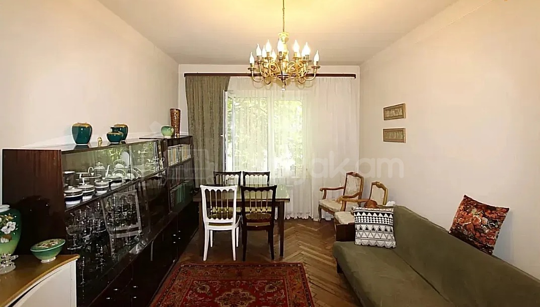 3 Սենյականոց Բնակարան Քարե Շենքում, 75քմ, 5/5 հարկ, Կապիտալ Վերանորոգված