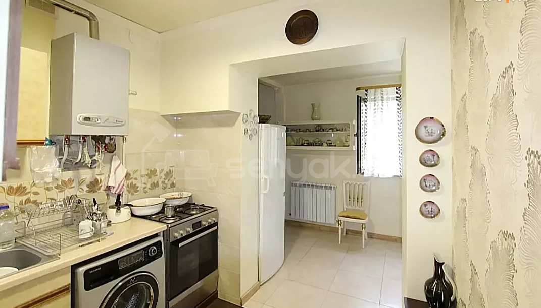 3 Սենյականոց Բնակարան Քարե Շենքում, 75քմ, 5/5 հարկ, Կապիտալ Վերանորոգված
