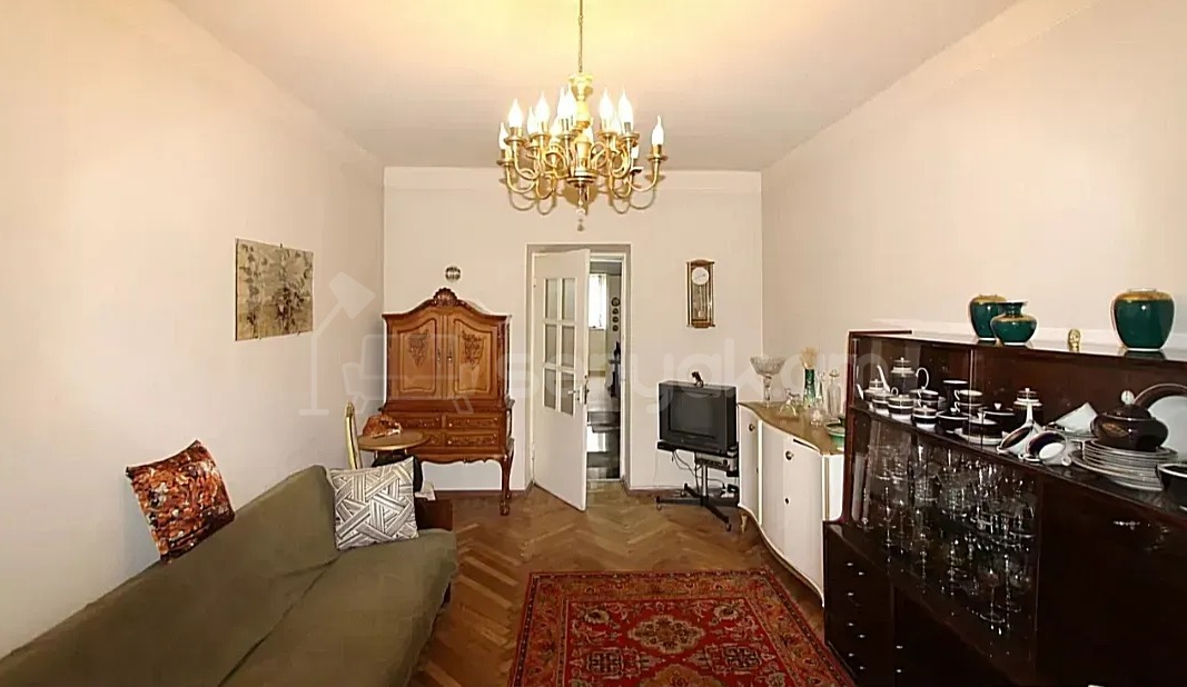 3 Սենյականոց Բնակարան Քարե Շենքում, 75քմ, 5/5 հարկ, Կապիտալ Վերանորոգված