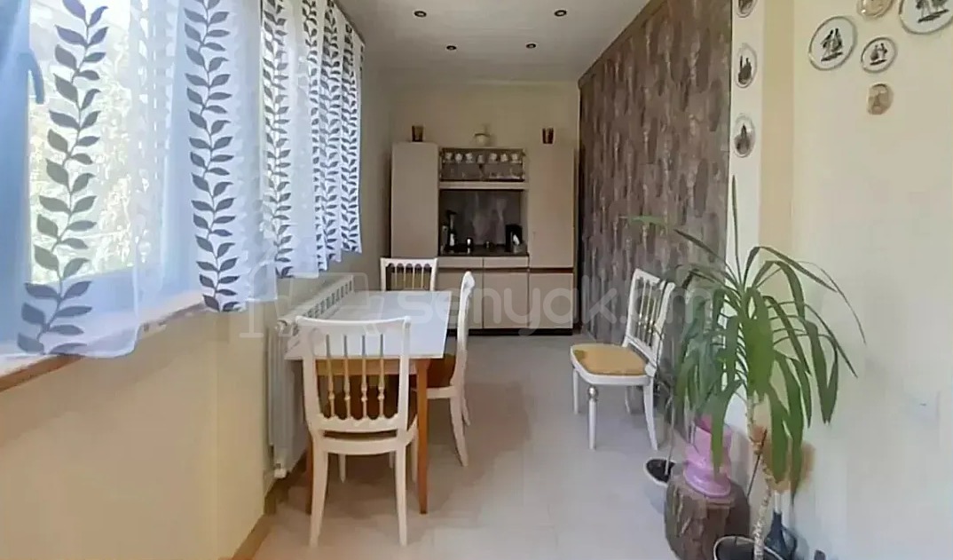 3 Սենյականոց Բնակարան Քարե Շենքում, 75քմ, 5/5 հարկ, Կապիտալ Վերանորոգված