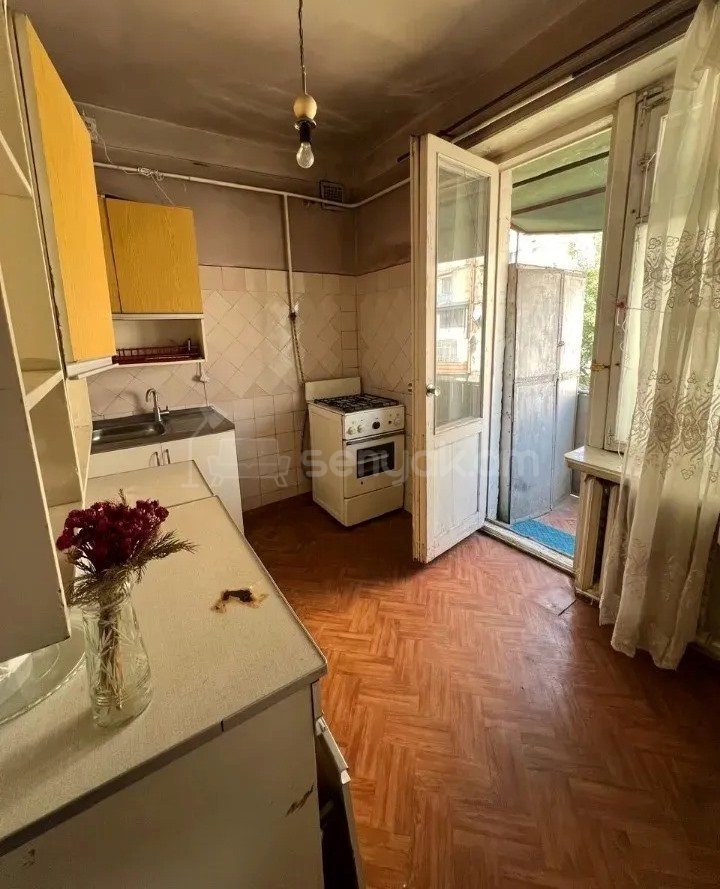 2 Սենյականոց Բնակարան Քարե Շենքում, 57քմ, 5/5 հարկ, Պետական Վիճակում