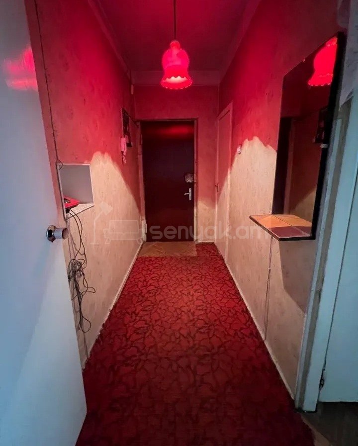 2 Սենյականոց Բնակարան Քարե Շենքում, 57քմ, 5/5 հարկ, Պետական Վիճակում