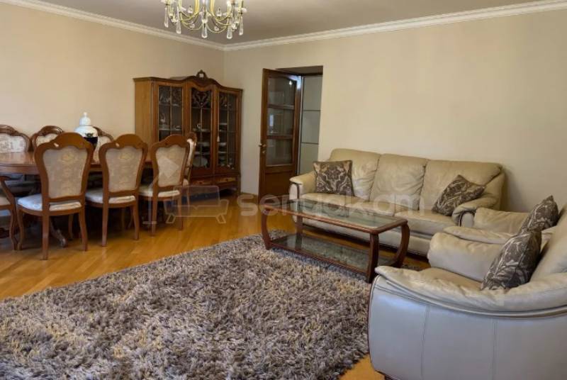 4 Սենյականոց Բնակարան Քարե Շենքում, 115քմ, 3/5 հարկ, Կապիտալ Վերանորոգված