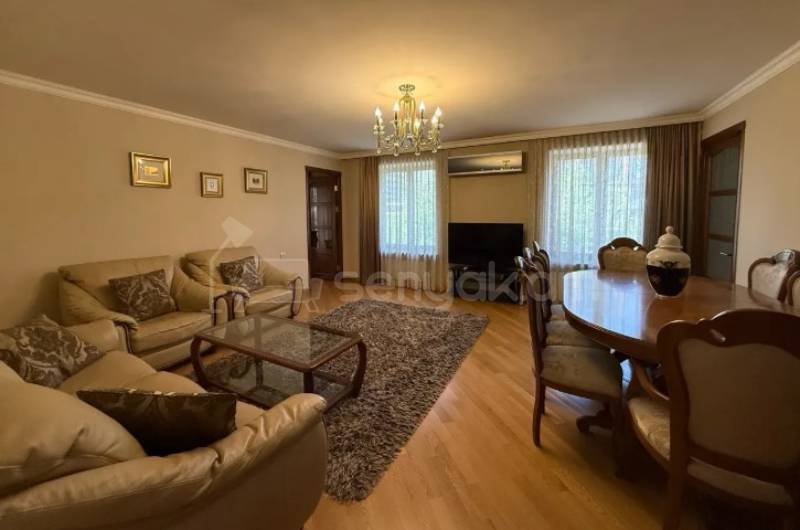 4 Սենյականոց Բնակարան Քարե Շենքում, 115քմ, 3/5 հարկ, Կապիտալ Վերանորոգված